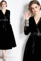 Elegant Autumn/Winter Gold French Hepburn V-Neck Velvet Embroidered Belt Slim Big Hem Dress